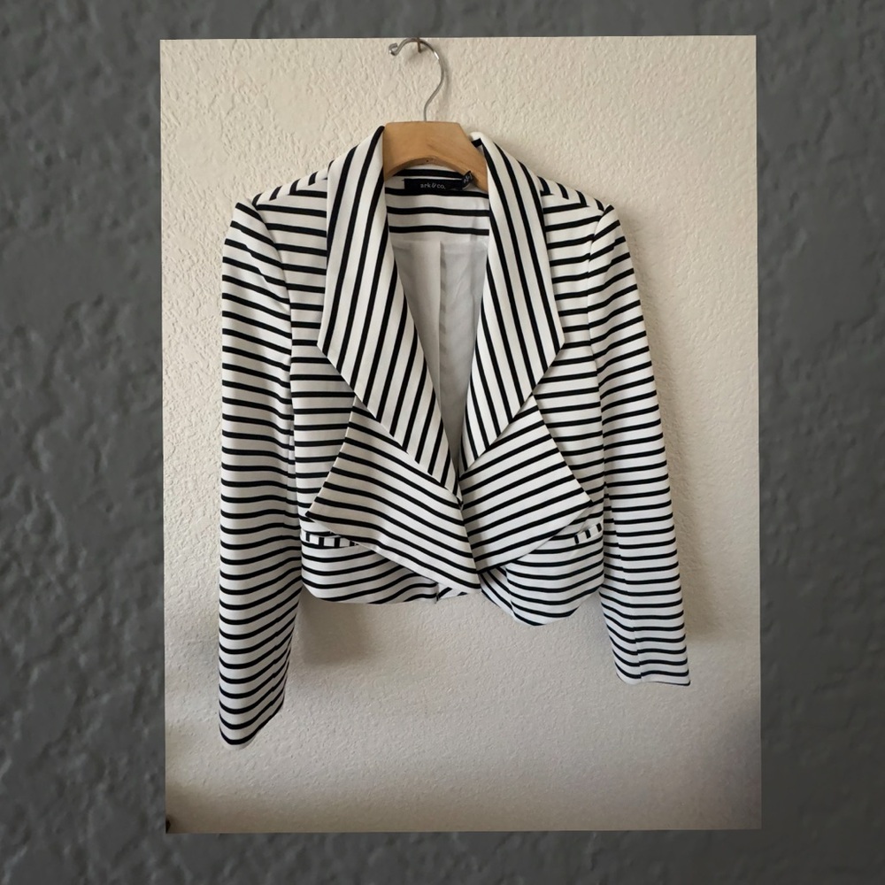 Ark & Co. Brand. Black and White Striped Blazer with Wide Lapels